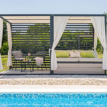 Romantica By Interhome